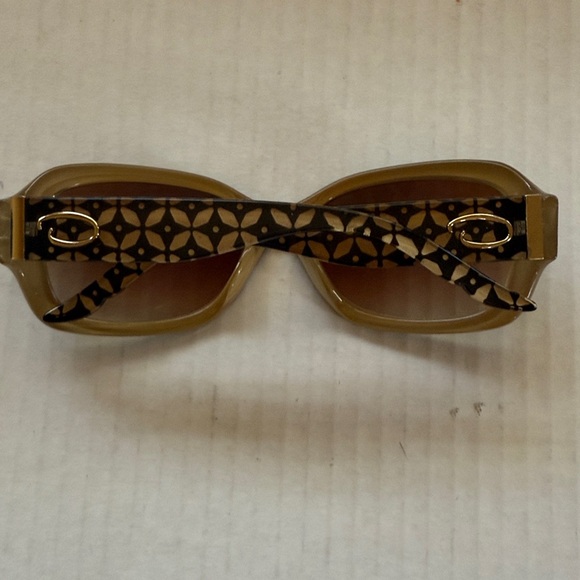 Oscar by Oscar de la Renta Gold Textured Design - Picture 7 of 7